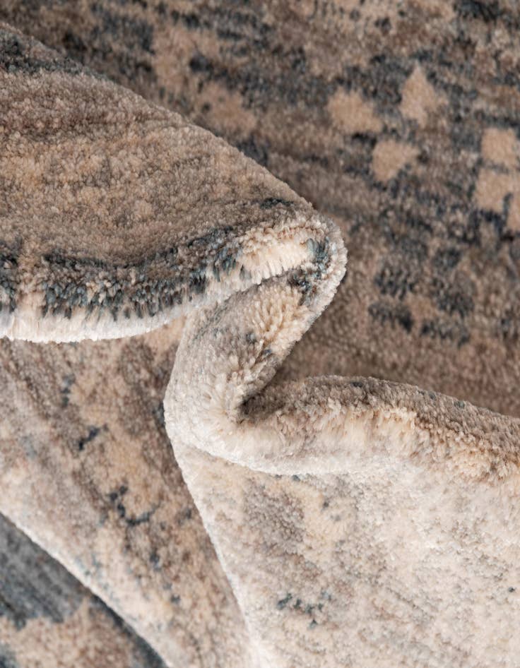 Detail image of  9' x 11' 5 Noble Rug