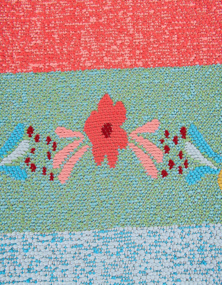 Detail image of 5' x 6' 8 Washable Modern Indoor / Outdoor Rug