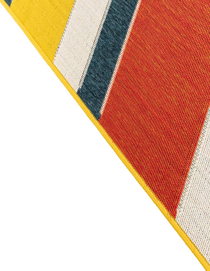 Detail image of  5' 3 x 7' 6  Washable Modern Indoor / Outdoor Rug