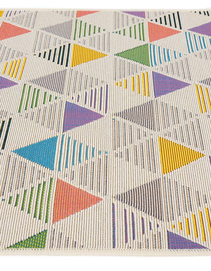 Detail image of  2' x 3'  Washable Modern Indoor / Outdoor Rug