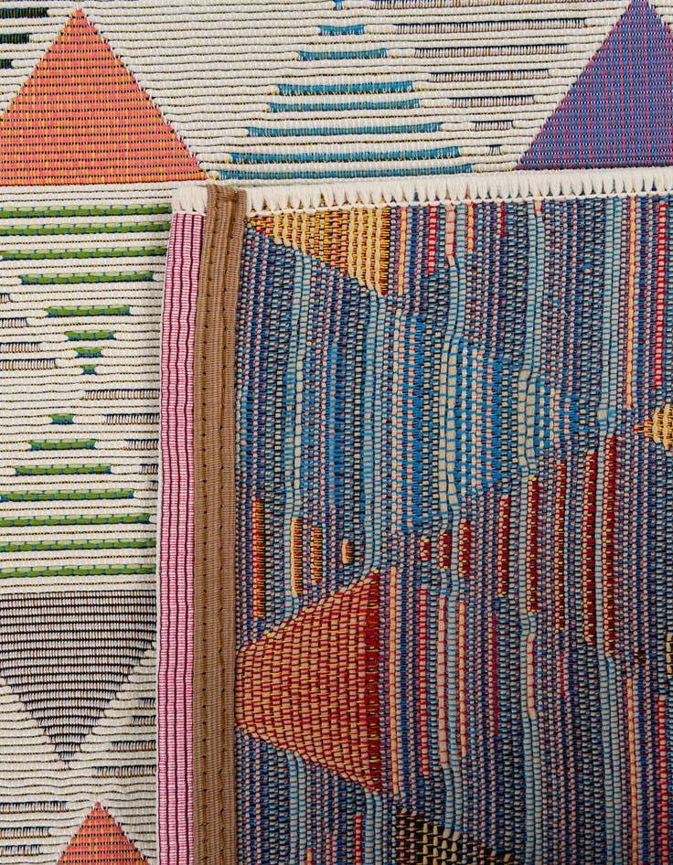 Detail image of  2' x 3'  Washable Modern Indoor / Outdoor Rug