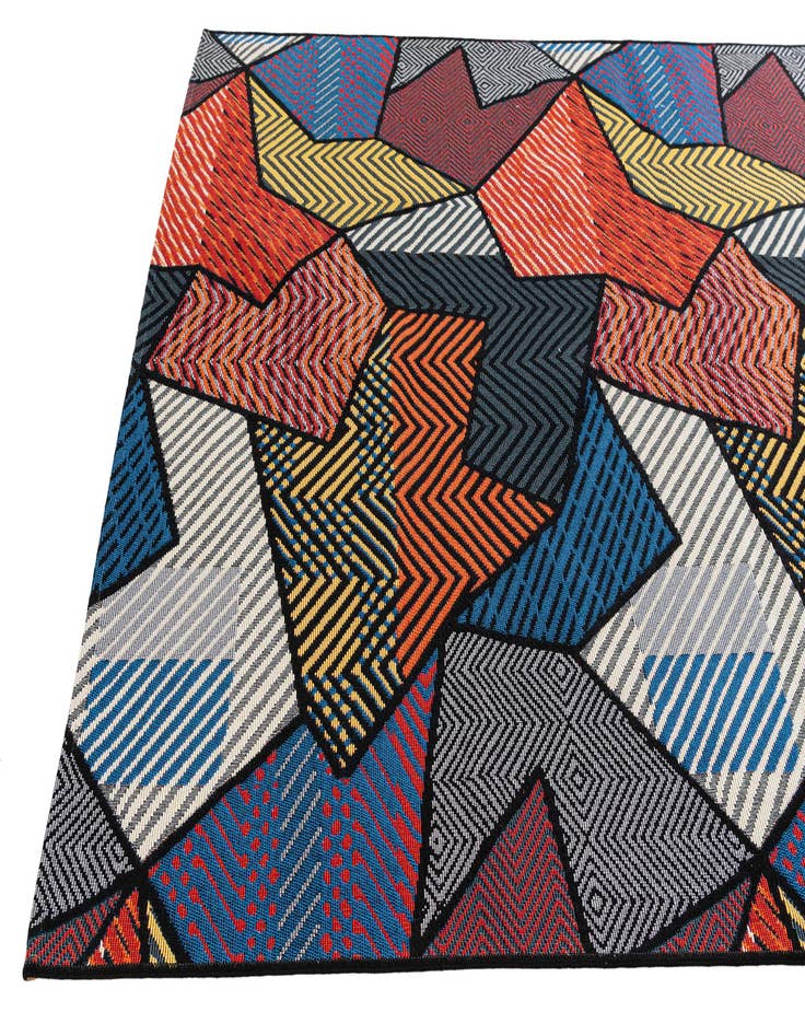 Detail image of  5' 3 x 7' 8  Washable Modern Indoor / Outdoor Rug