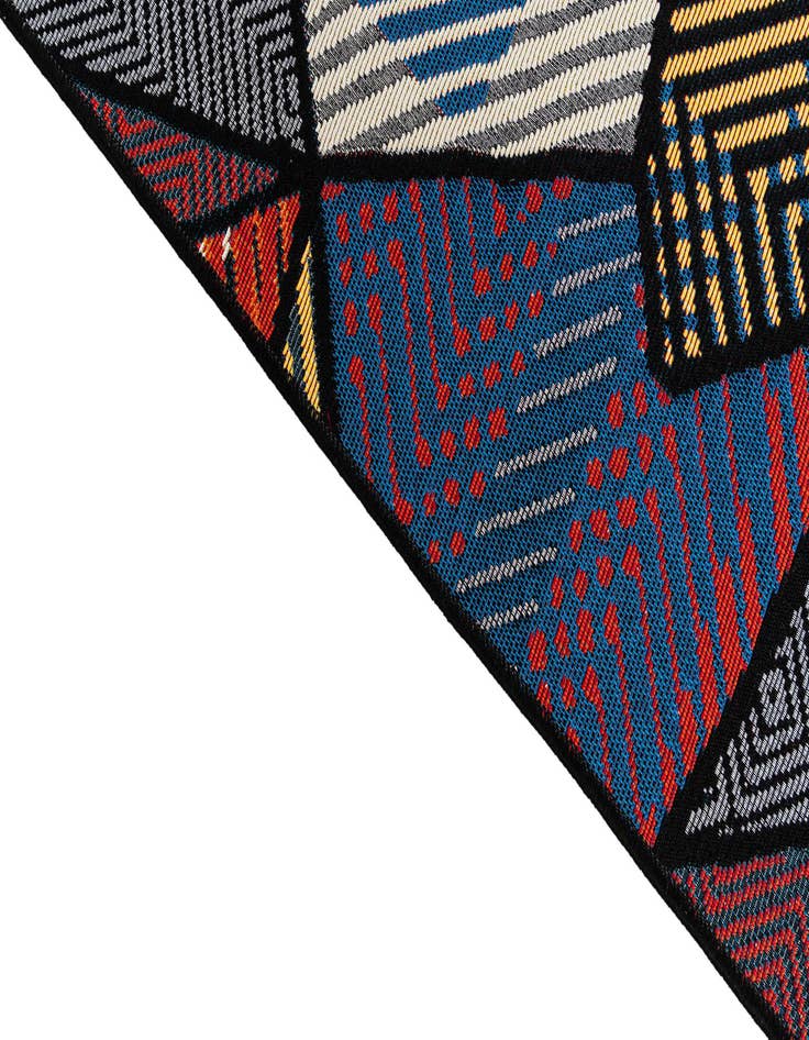 Detail image of  5' 3 x 7' 8  Washable Modern Indoor / Outdoor Rug