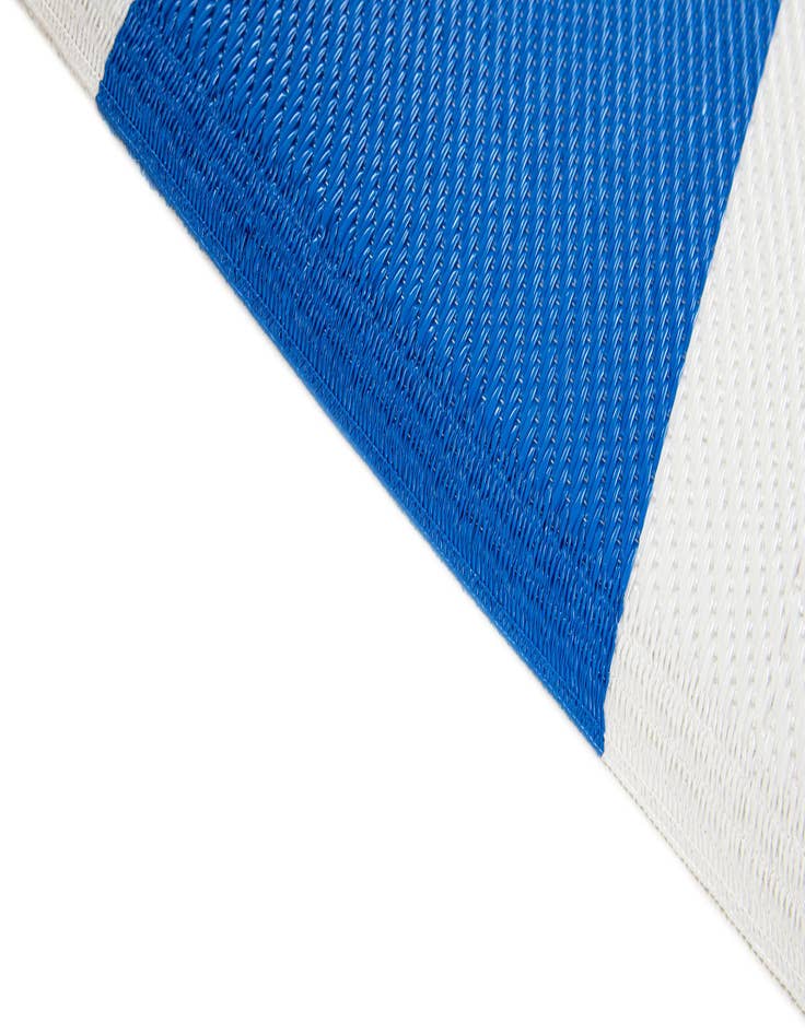 Detail image of  4' x 6'  Washable Modern Indoor / Outdoor Rug