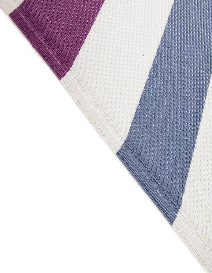 Detail image of  4' x 6'  Washable Modern Indoor / Outdoor Rug