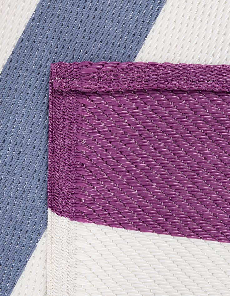 Detail image of  4' x 6'  Washable Modern Indoor / Outdoor Rug