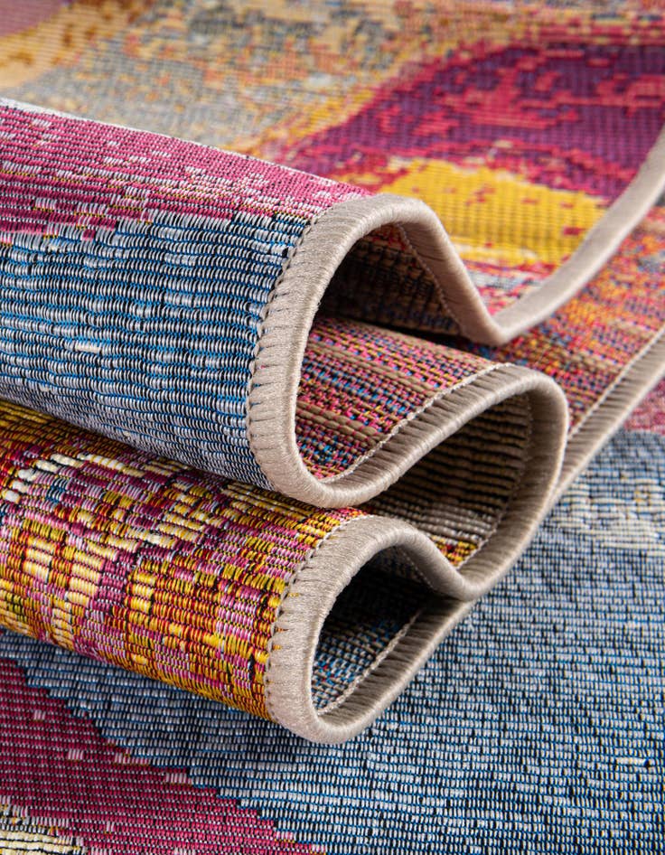 Detail image of  2' x 3'  Washable Modern Indoor / Outdoor Rug