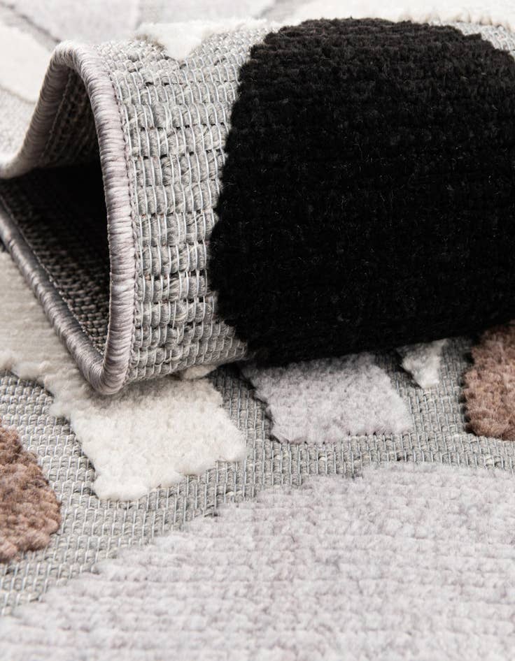 Detail image of  5' x 7' 7  Washable  Indoor / Outdoor Rug