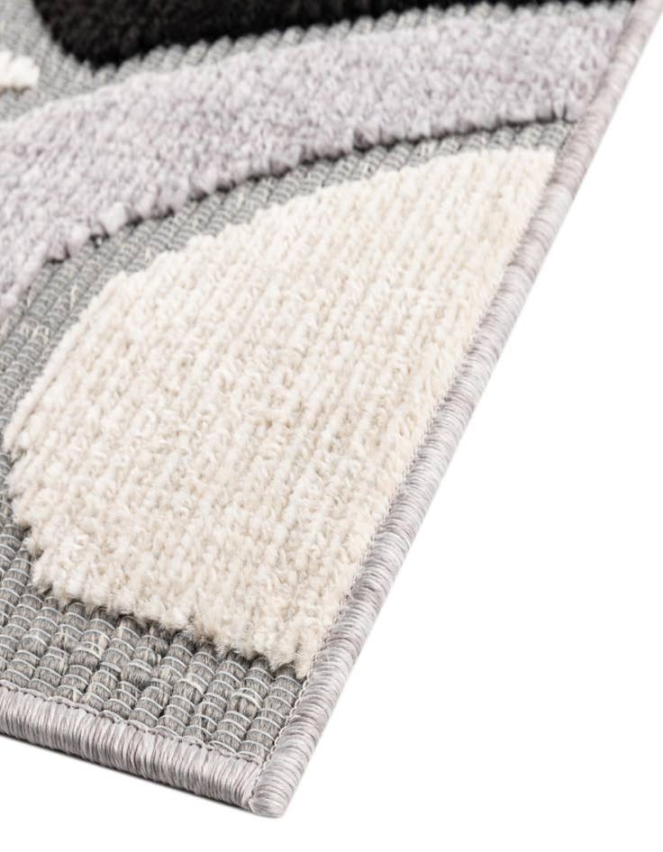 Detail image of  5' x 7' 7  Washable  Indoor / Outdoor Rug