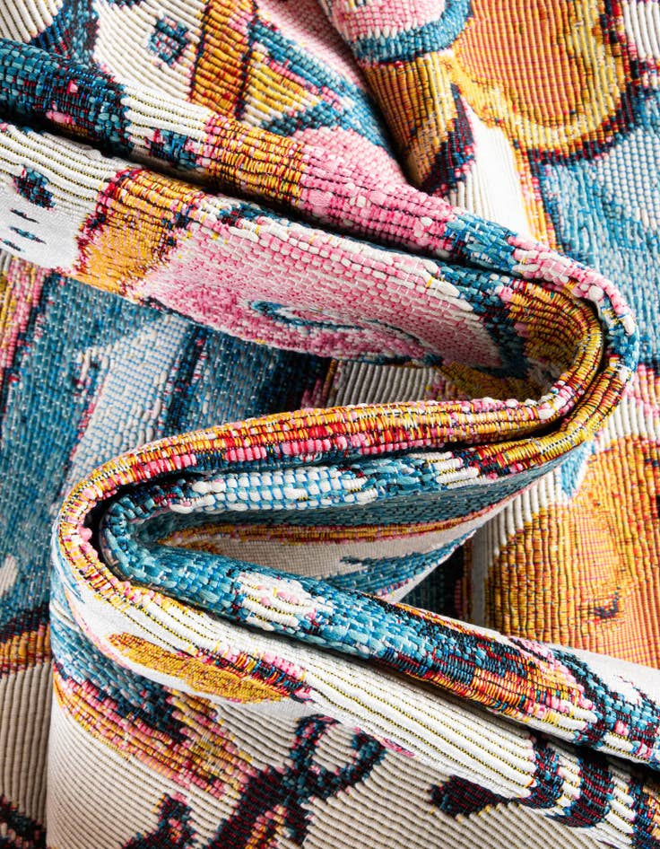 Detail image of  4' x 6'  Washable Traditional Indoor / Outdoor Rug