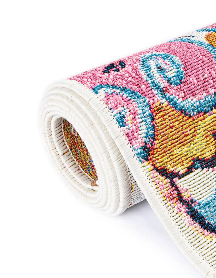 Detail image of  4' x 6'  Washable Traditional Indoor / Outdoor Rug