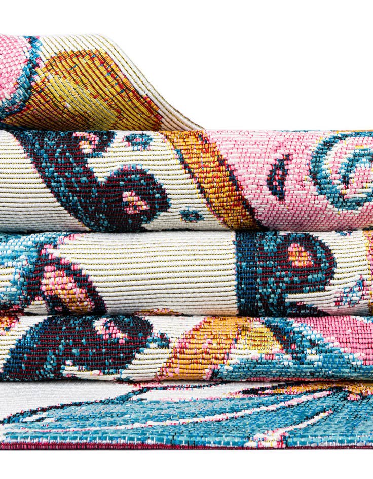 Detail image of  4' x 6'  Washable Traditional Indoor / Outdoor Rug