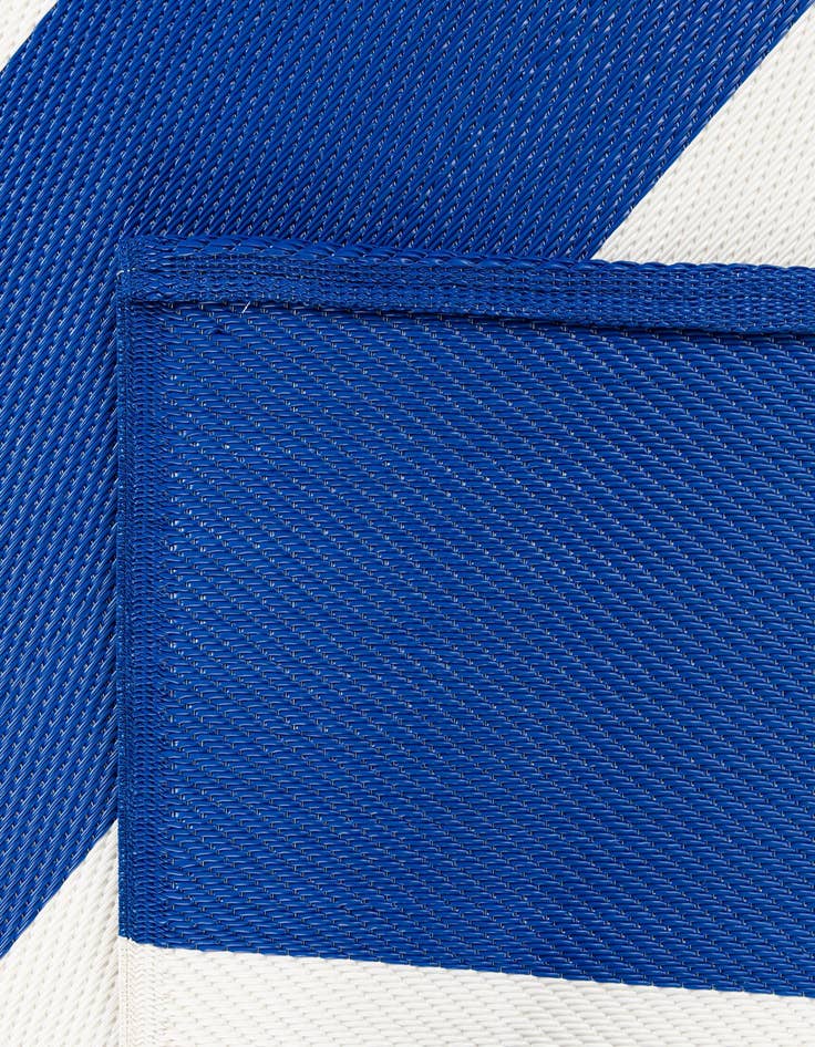 Detail image of  4' x 6'  Washable Vista Breeze Indoor / Outdoor Rug