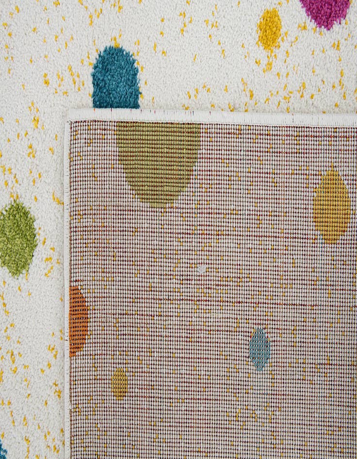 Detail image of  4' 2 x 6' Zoey Rug