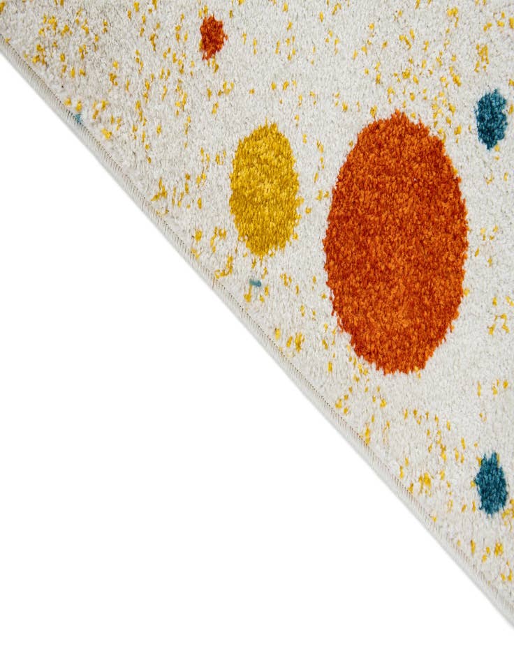 Detail image of  4' 2 x 6' Zoey Rug