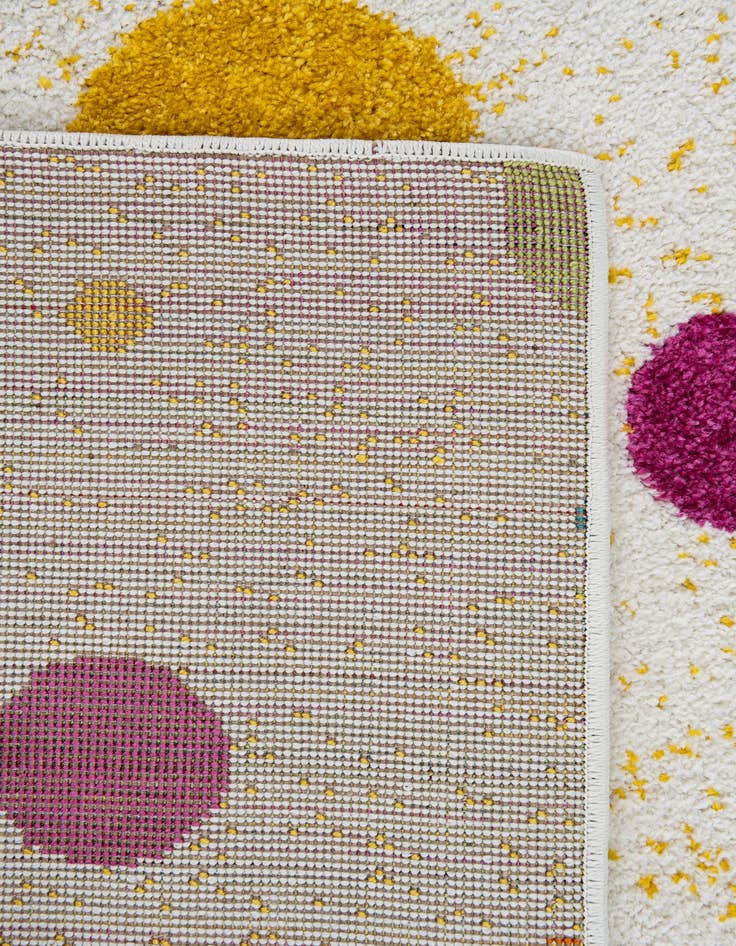 Detail image of  4' 2 x 6' Zoey Rug