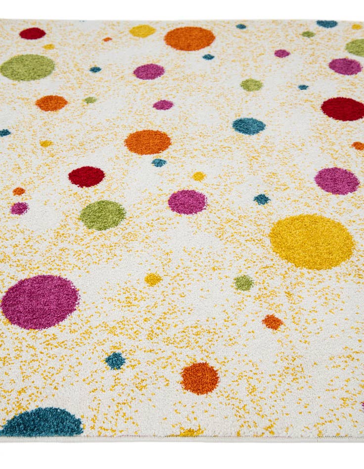 Detail image of  4' 2 x 6' Zoey Rug