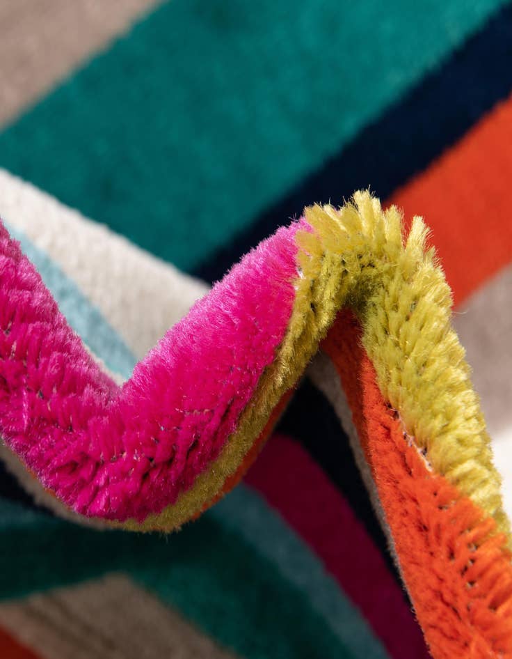 Detail image of  7' x 7' Azalea Round Rug