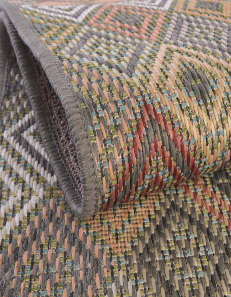 Detail image of  5' 3 x 5' 3  Washable Baja Indoor / Outdoor Round Rug