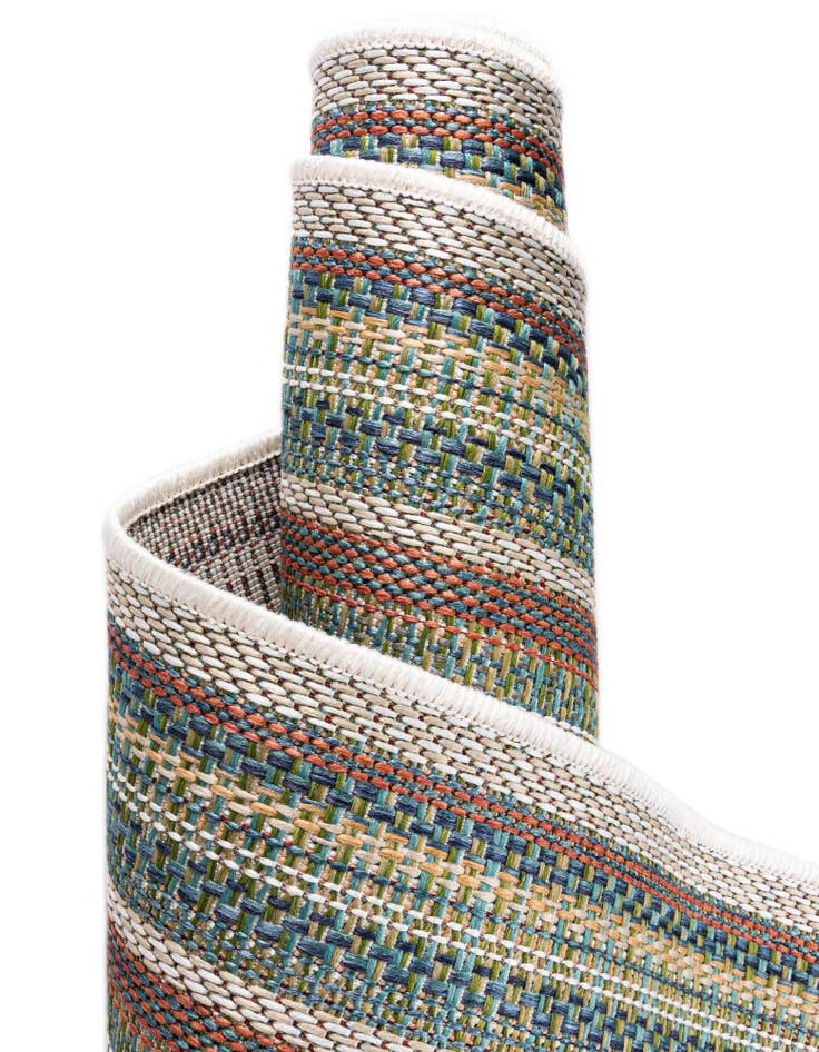 Detail image of  7' 10 x 7' 10  Washable Baja Indoor / Outdoor Round Rug