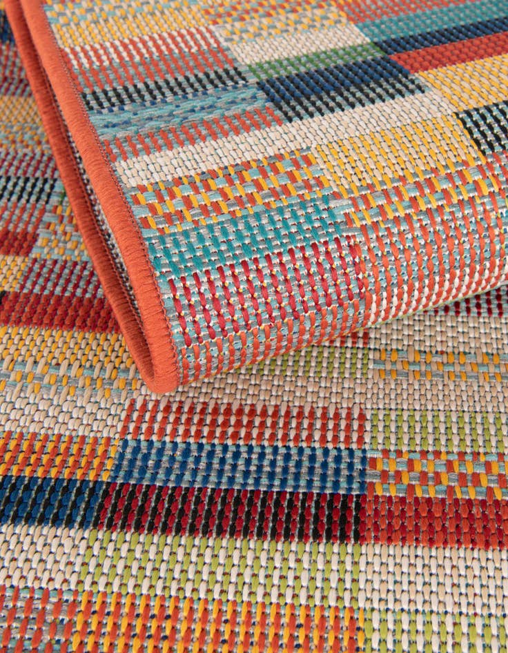 Detail image of  10' x 10'  Washable Baja Indoor / Outdoor Round Rug