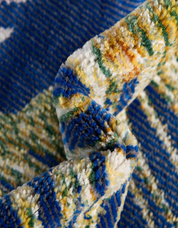 Detail image of  3' 3 x 3' 3 Blossom Round Rug