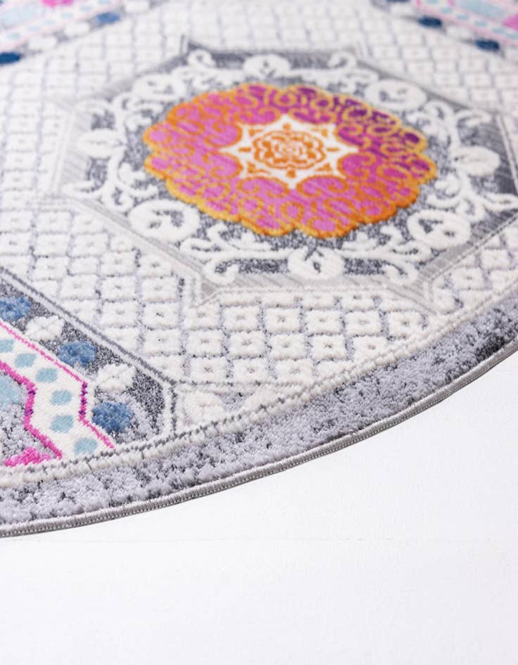 Detail image of  5' x 5' Budapest Round Rug