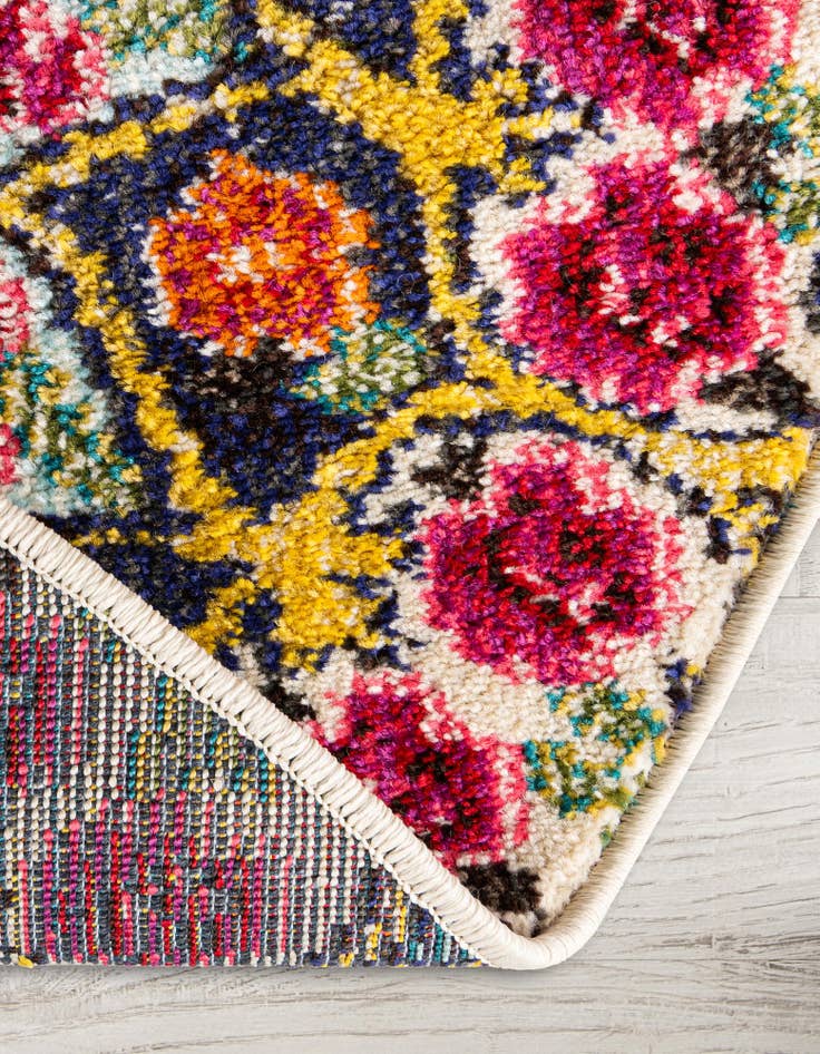 Detail image of  4' x 4'  Washable Carnevale Round Rug