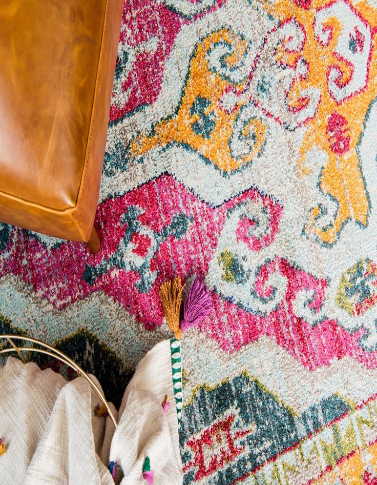 Detail image of  8' x 8'  Washable Carnevale Round Rug