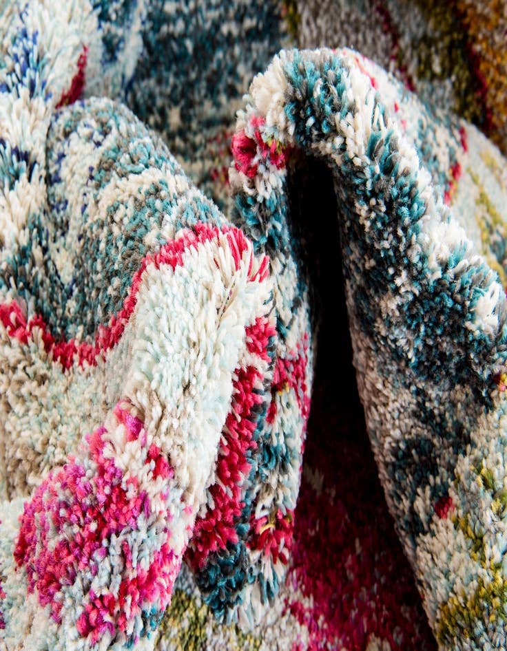 Detail image of  8' x 8'  Washable Carnevale Round Rug