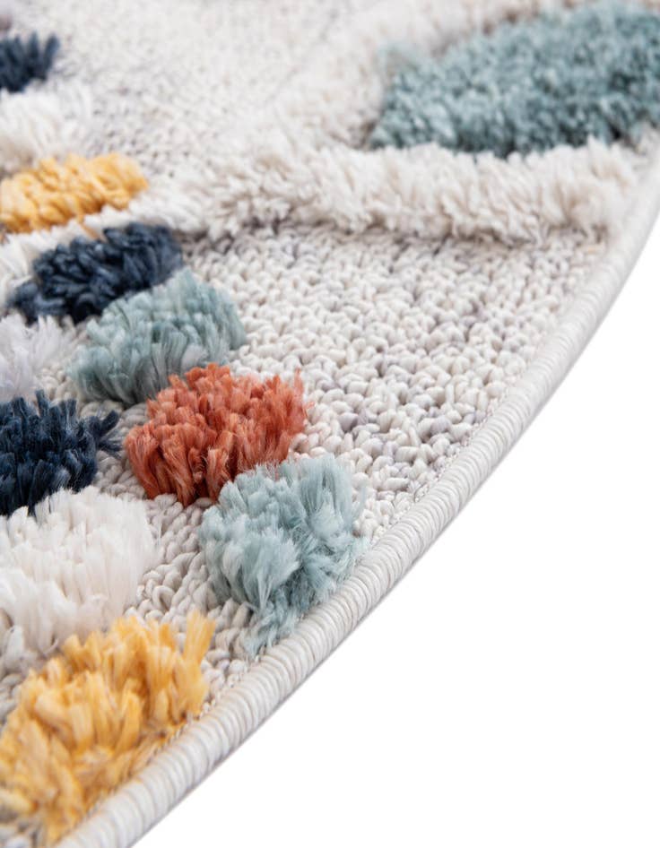 Detail image of  5' 3 x 5' 3 Cherokee Round Rug