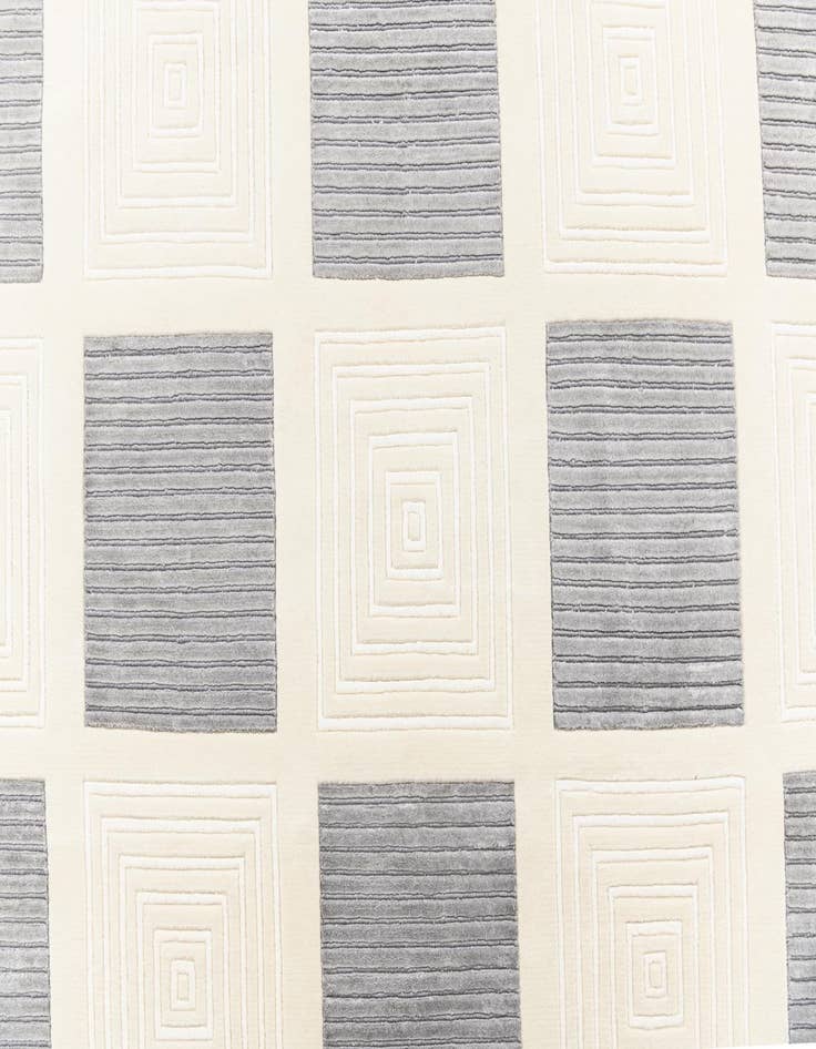 Detail image of  6' 5 x 6' 5  Hand Knotted Darya Wool Round Rug