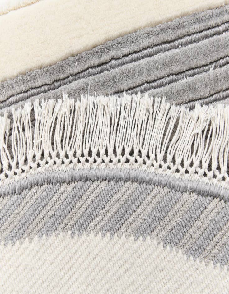 Detail image of  6' 5 x 6' 5  Hand Knotted Darya Wool Round Rug