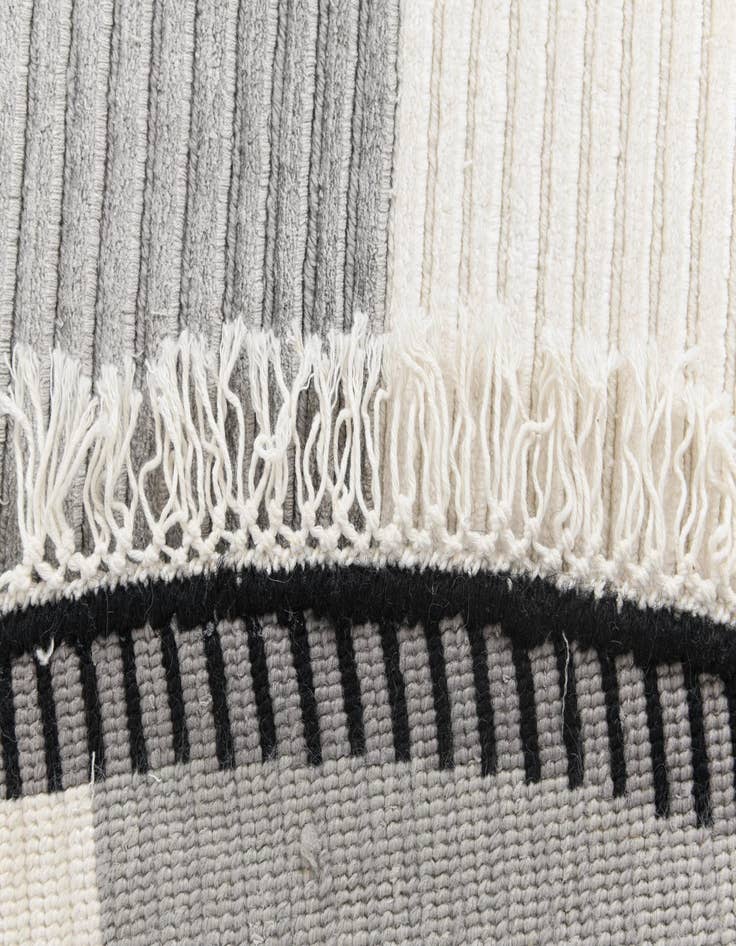 Detail image of  6' 7 x 6' 7  Hand Knotted Darya Wool Round Rug