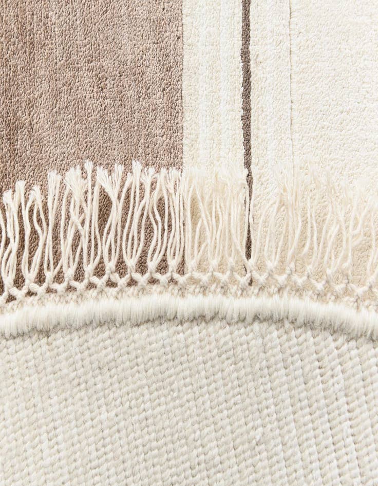 Detail image of  6' 5 x 6' 5  Hand Knotted Darya Wool Round Rug