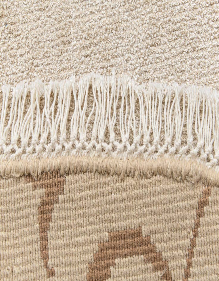 Detail image of  6' 8 x 6' 8  Hand Knotted Darya Wool Round Rug