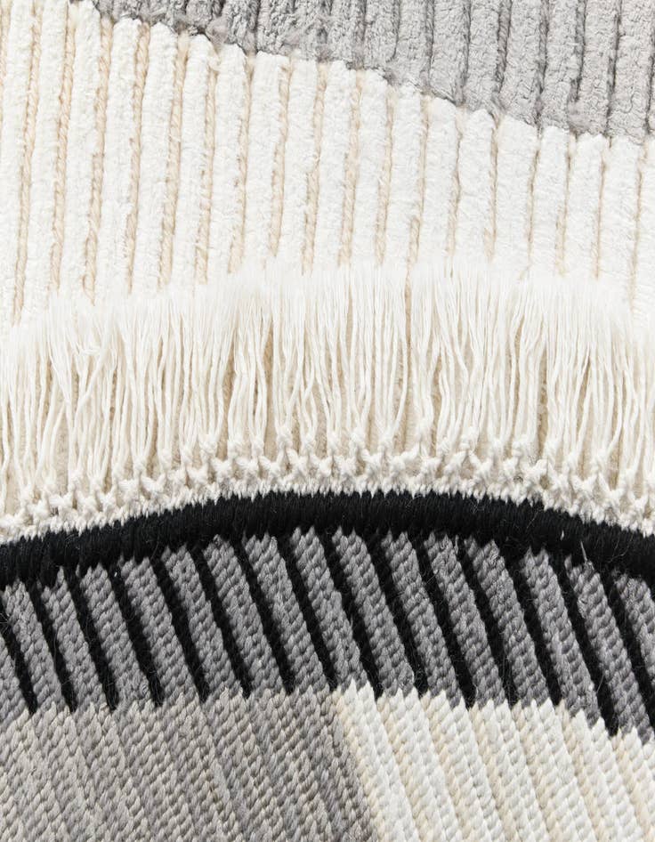 Detail image of  6' 3 x 6' 3  Hand Knotted Darya Wool Round Rug