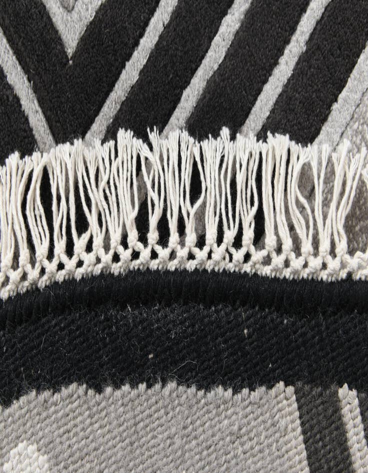 Detail image of  6' 5 x 6' 5  Hand Knotted Darya Wool Round Rug