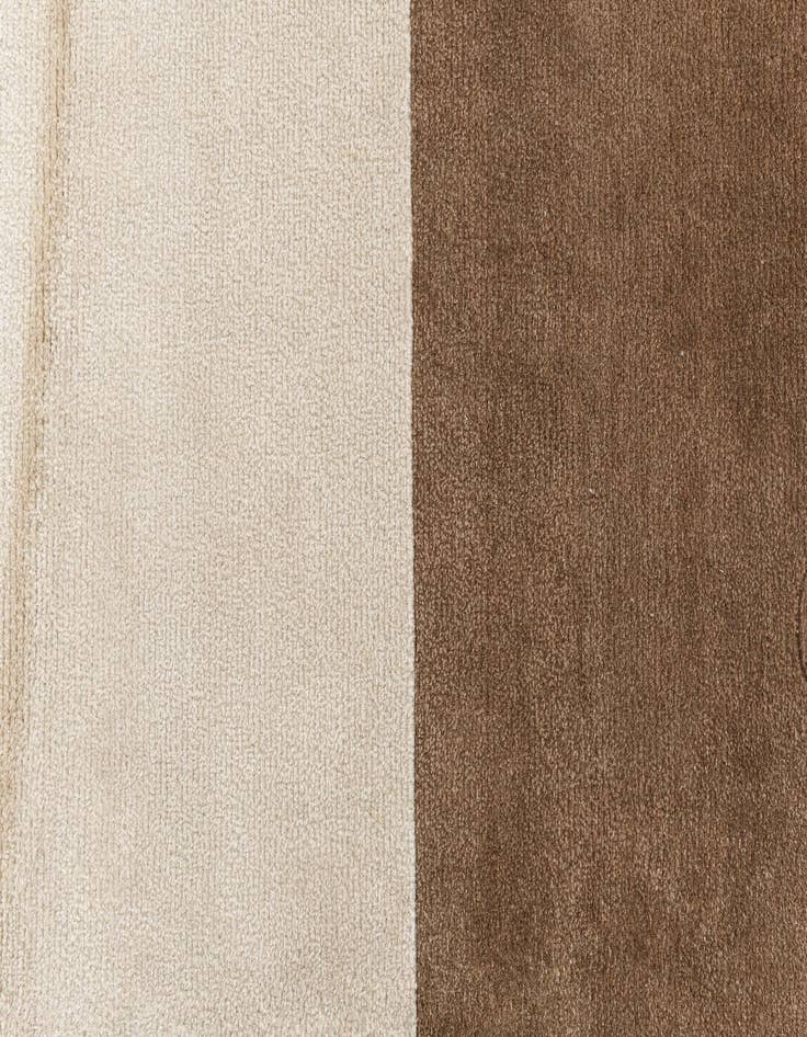 Detail image of  6' 7 x 6' 7  Hand Knotted Darya Wool Round Rug