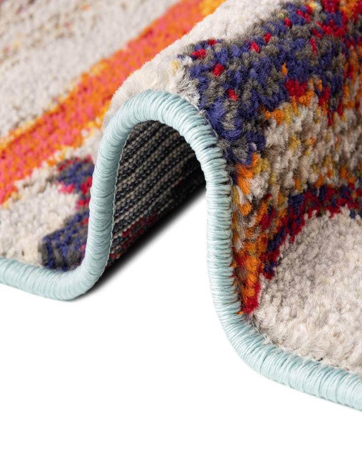 Detail image of  5' 3 x 5' 3  Washable Haerfest Round Rug