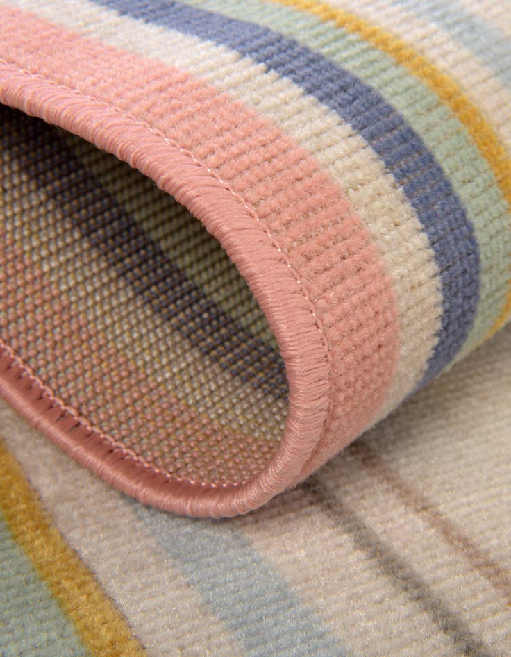 Detail image of  5' 3 x 5' 3 Lotus Round Rug