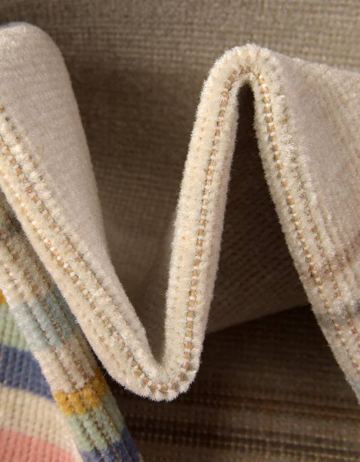 Detail image of  5' 3 x 5' 3 Lotus Round Rug