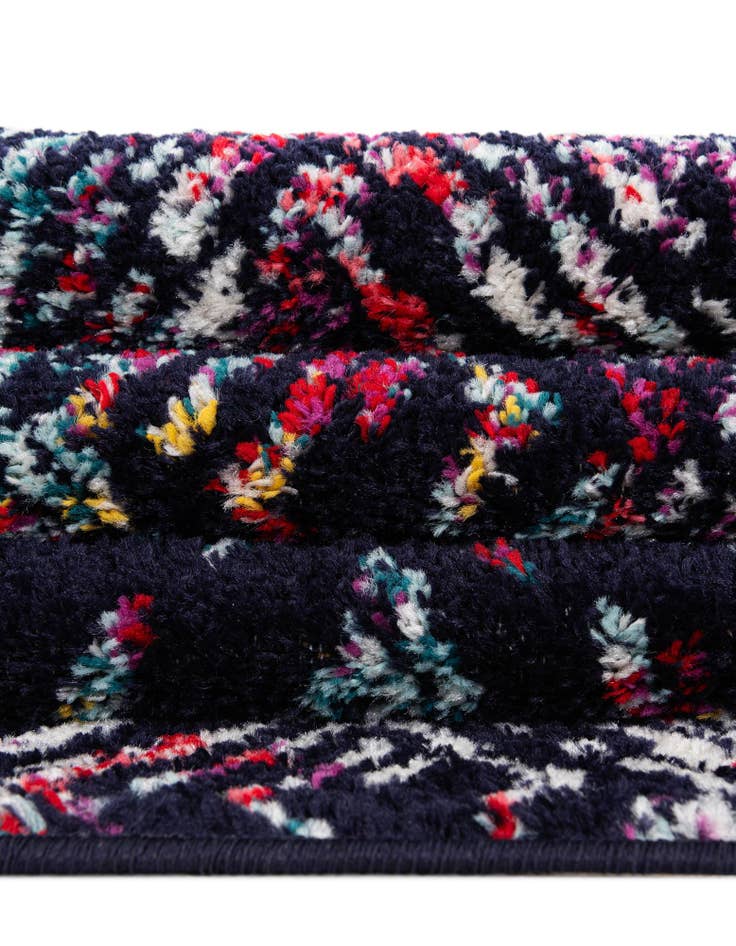 Detail image of  7' 10 x 7' 10 Madeline Round Rug