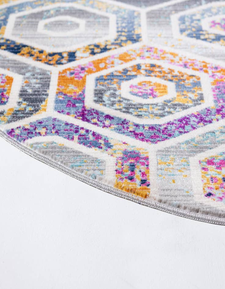 Detail image of  3' 7 x 3' 7 Malibu Round Rug