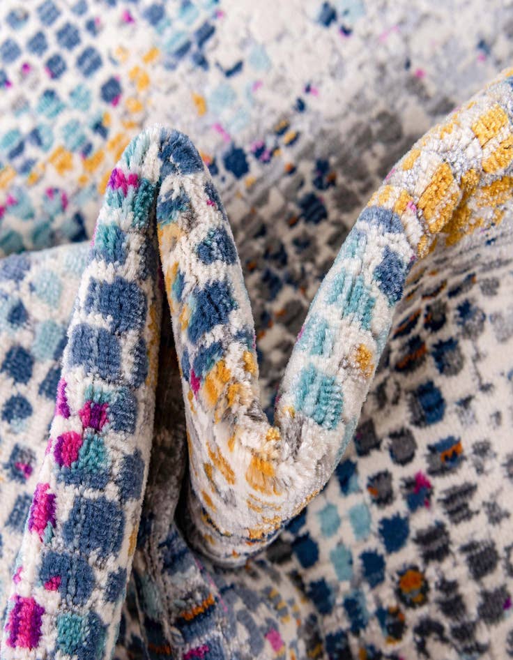 Detail image of  3' 7 x 3' 7 Malibu Round Rug