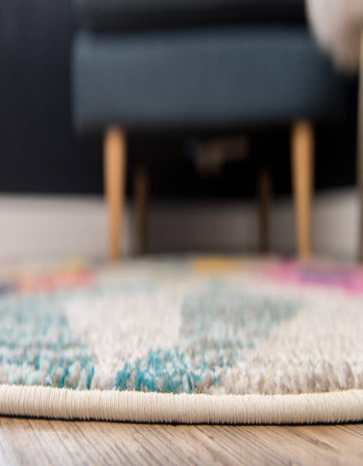 Detail image of  3' 3 x 3' 3  Washable Mesa Round Rug