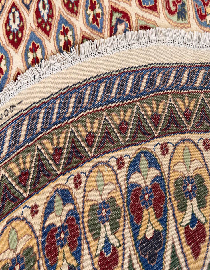 Detail image of  9' 10 x 10'  Hand Knotted Nain Round Rug