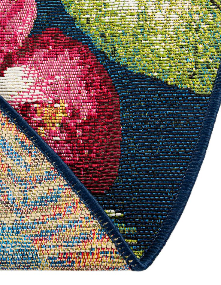 Detail image of  7' 10 x 7' 10  Washable Botanical Indoor / Outdoor Round Rug