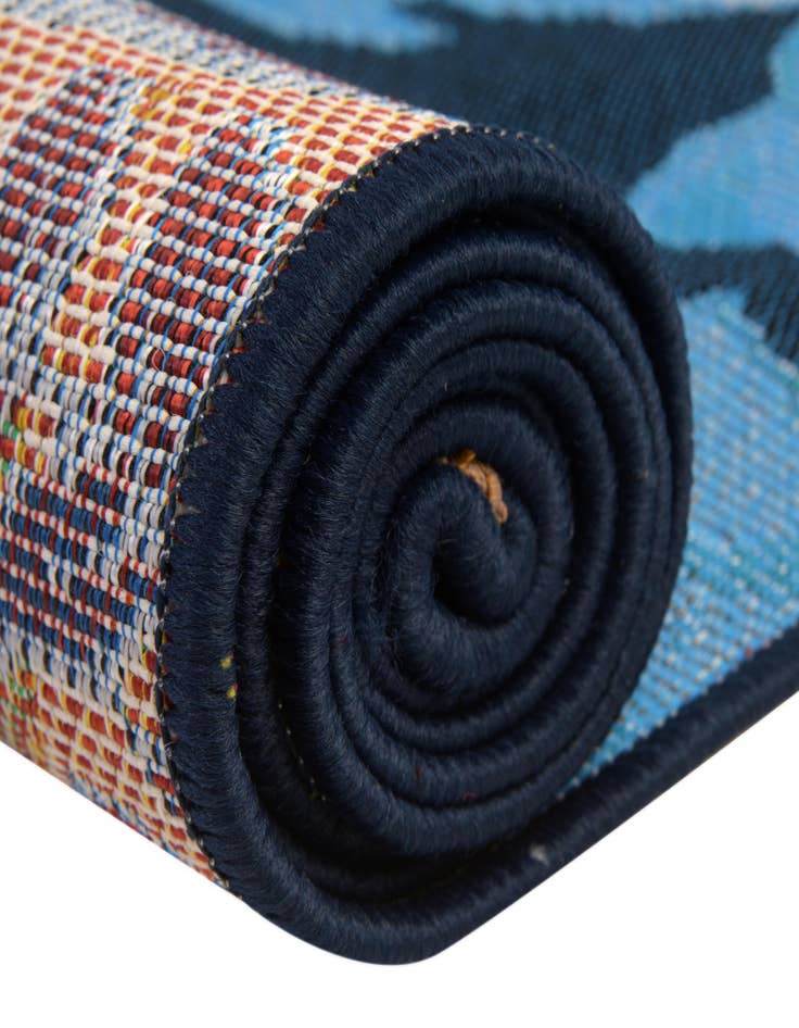 Detail image of  4' x 4'  Washable Botanical Indoor / Outdoor Round Rug