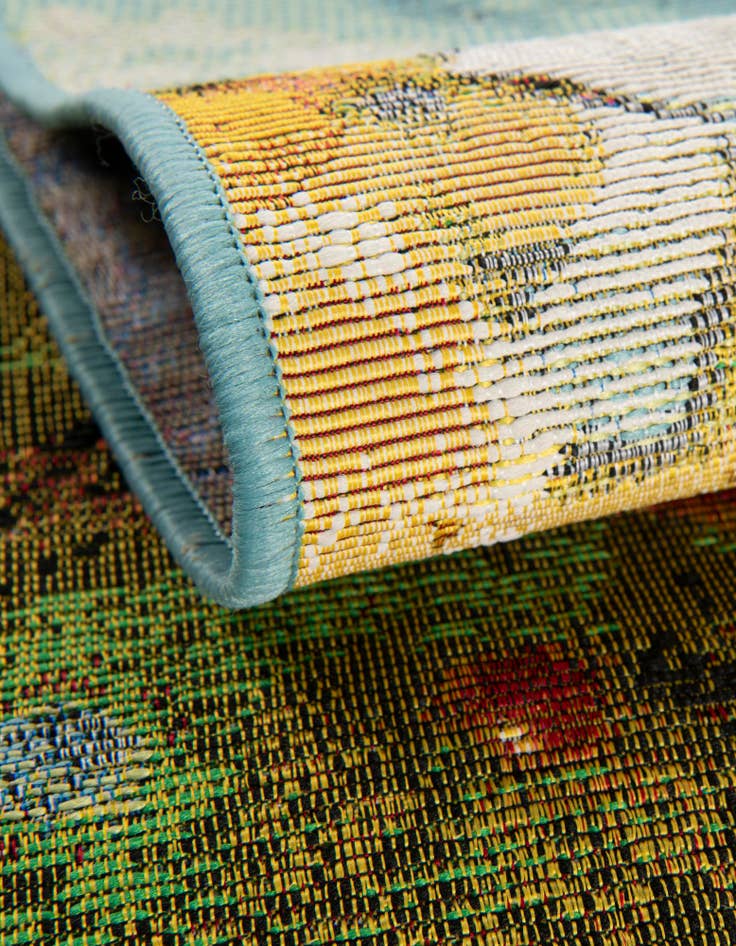 Detail image of  7' 10 x 7' 10  Washable Botanical Indoor / Outdoor Round Rug